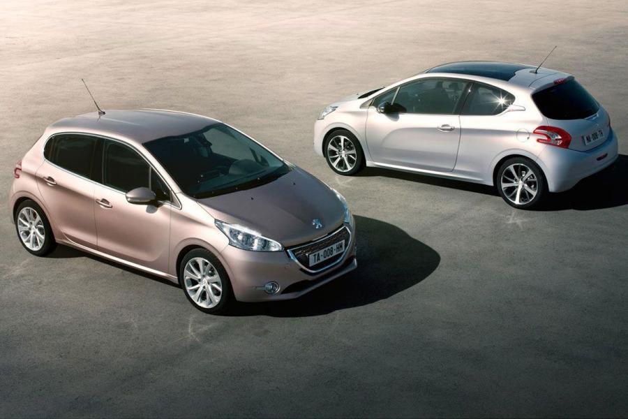  Peugeot 208 5-Door 2012 года  (фото 38 из 73)